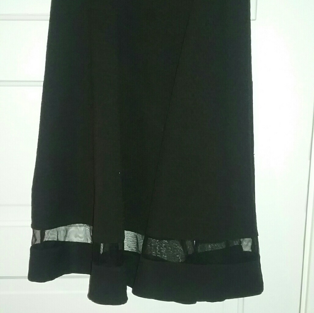 Black midi skirt with cut-out
